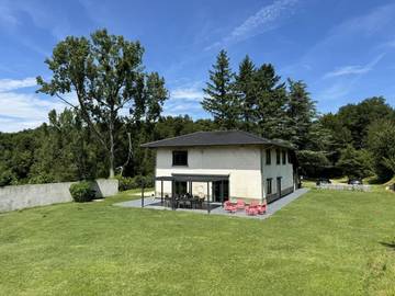 Gîte pour 12 personnes, avec piscine ainsi que jardin et terrasse à Le Grand-Serre