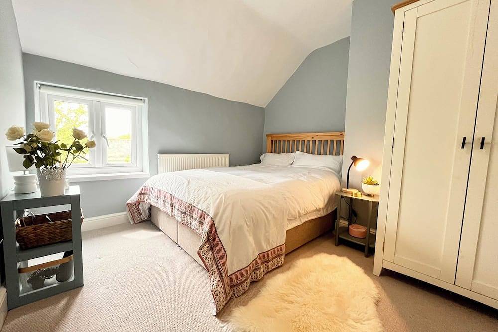 Beautiful Cotswolds cottage with private garden in Cirencester, Gloucestershire