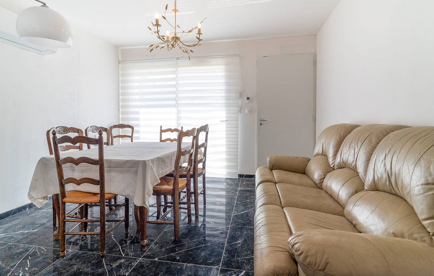 Moderne Wohnung mit Parkplatz & AC 1000m von Châteaurenard in Châteaurenard, Arles und Umgebung