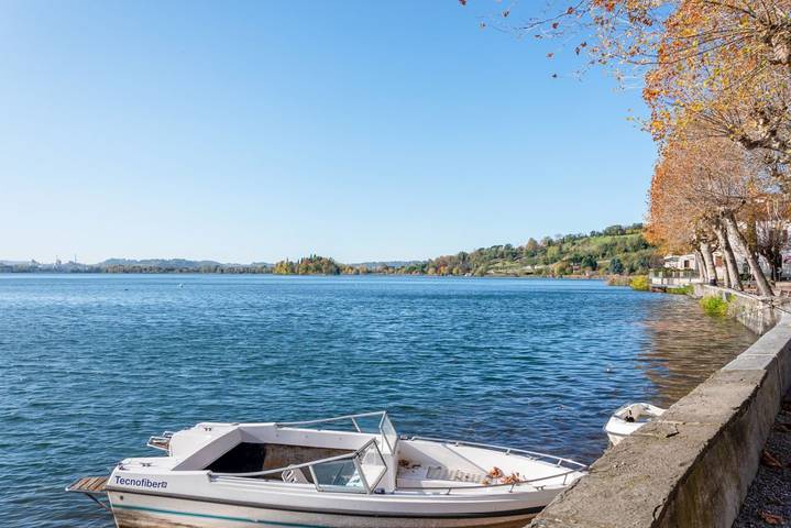 Appartamento intero, Guesthost - Le tre Ninfee Apt x6 with Free Parking in Pusiano, Brianza