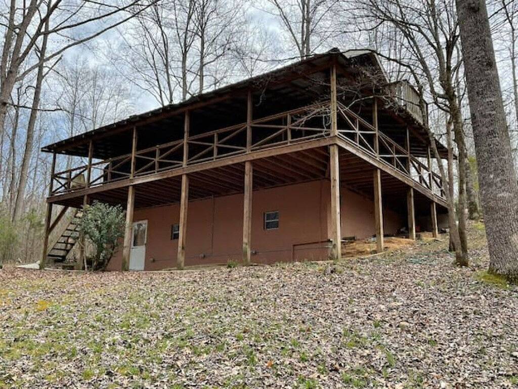 Cabin on the Water - \"No Wake Zone\" w/2 Kayaks, and Hot Tub! in Dale Hollow Lake