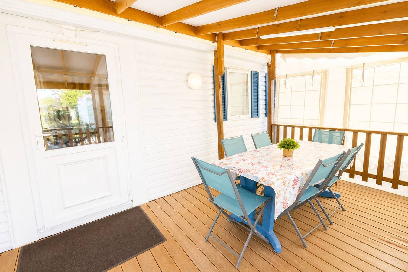 Bungalow für 6 Personen mit Terrasse in La Tamarissière, Agde