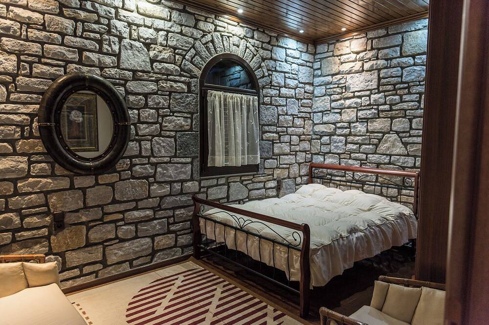Stone mansion Anavriti in Peloponnese region