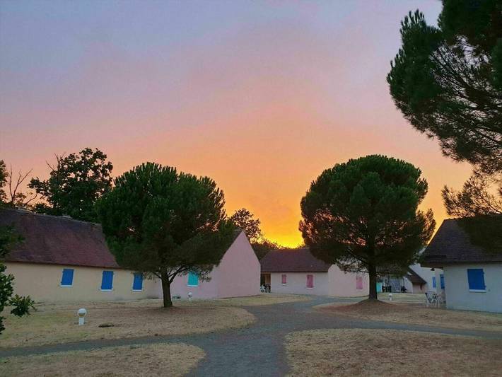 Parc de vacances pour 6 personnes, avec piscine et terrasse ainsi que jardin et vue, animaux acceptés à Mézières-en-Brenne - 4