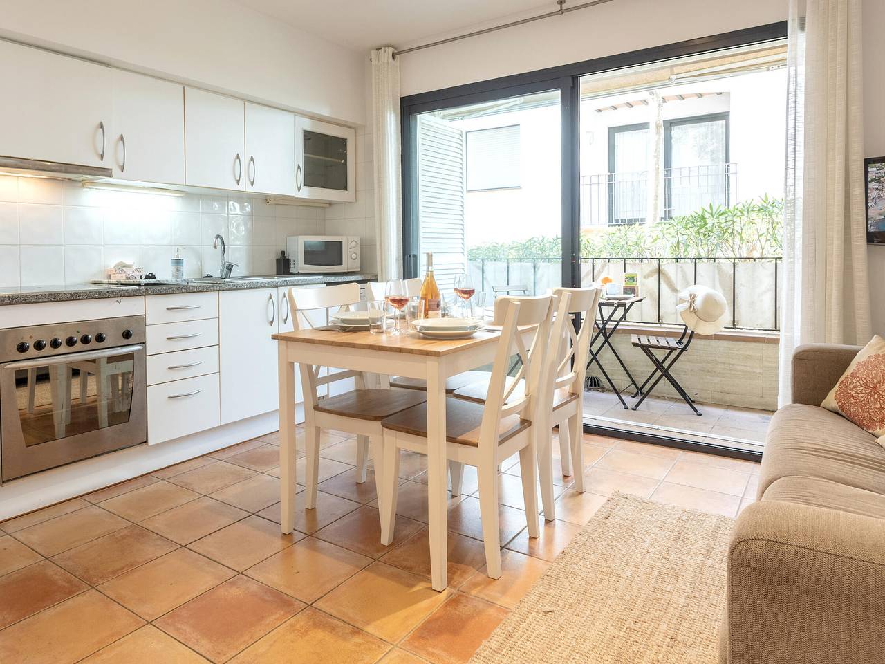 Ganze Wohnung, Calella de Palafrugell: Appartement à 50m de la plage avec terrasse, parking et Wi-Fi in Calella de Palafrugell, Palafrugell