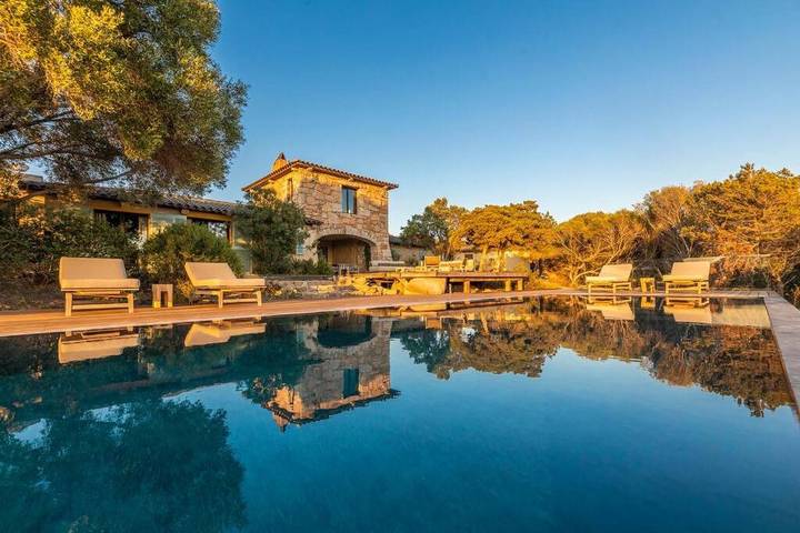 Villa pour 12 personnes, avec terrasse ainsi que vue et piscine à Pianottoli-Caldarello