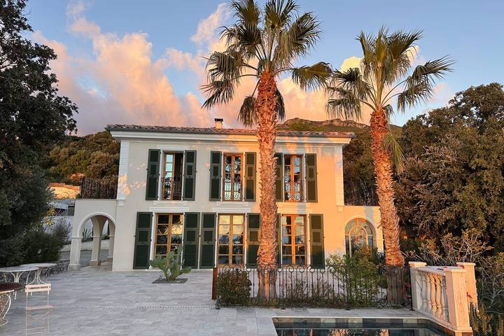 Location de vacances pour 8 personnes, avec piscine et terrasse à Brando - 2