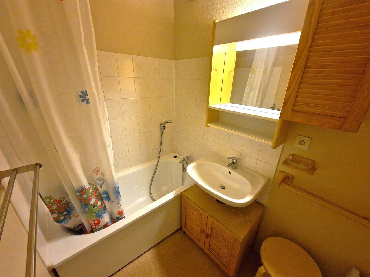 Apartamento entero, Apartamento para 4/6 personas en el centro de la estación, cerca de pistas y comercios in Valfréjus, Modane