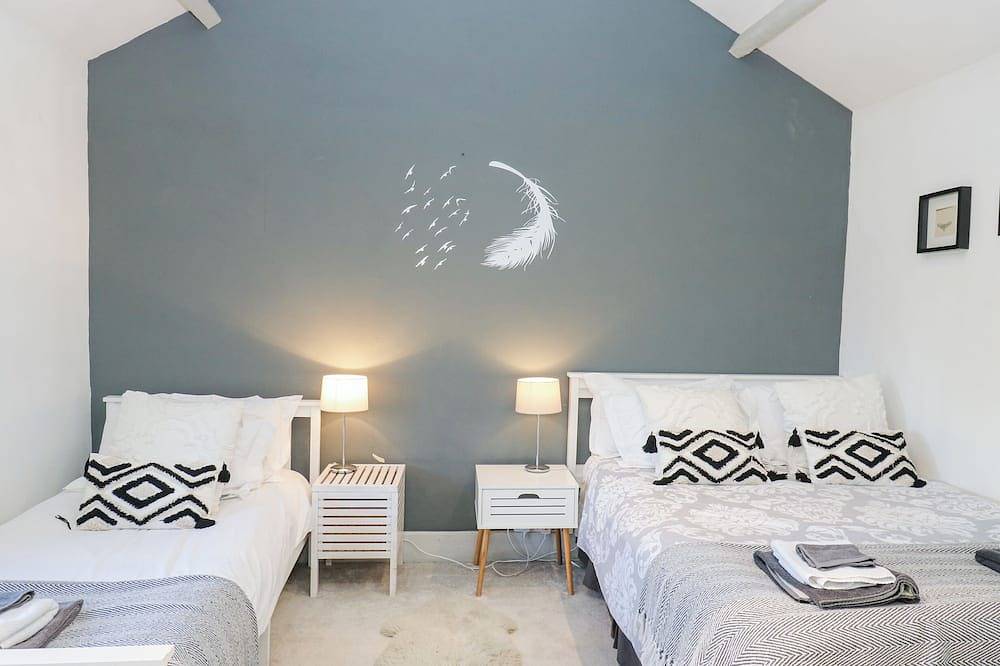 Dreamwood Cottage, pet friendly, with hot tub in Newmillerdam in Wakefield, Westliches Yorkshire