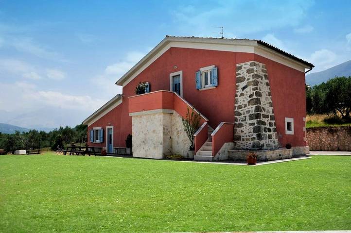 Chambre d’hôte pour 4 personnes, avec Terrasse ainsi que Jardin et Vue à Tocco da Casauria