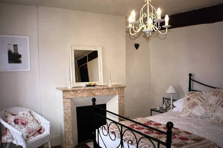 Spacious, light & airy, Romantic village home set off Monflanquin Village Square in Monflanquin, Región de Villeneuve-sur-Lot