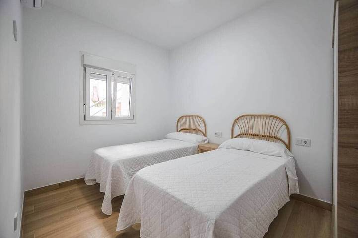 Entire apartment, Downtown Apartment with Courtyard, 40, Ground Floor in Algeciras, Costa de la Luz