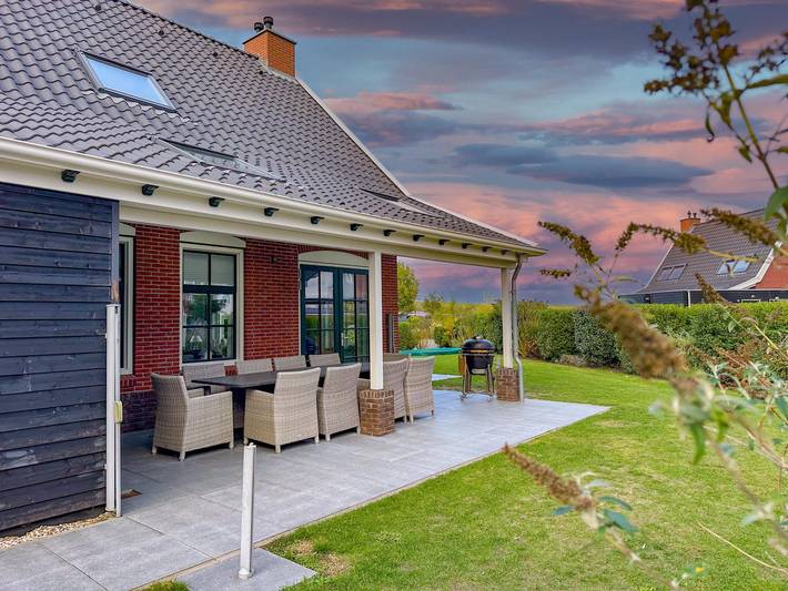 Ferienhaus für 10 Personen, mit Garten und Sauna in Colijnsplaat