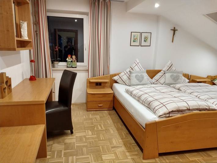 Entire apartment, Holiday flat ‘Grabmeier - Number 2’ with mountain view, balcony and Wi-Fi in Grainet, Šumava Mountains