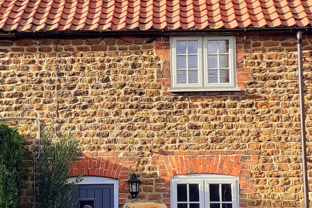 A charming, pet friendly cottage, in the beautiful coastal village of Heacham. in Heacham, Norfolk Coast