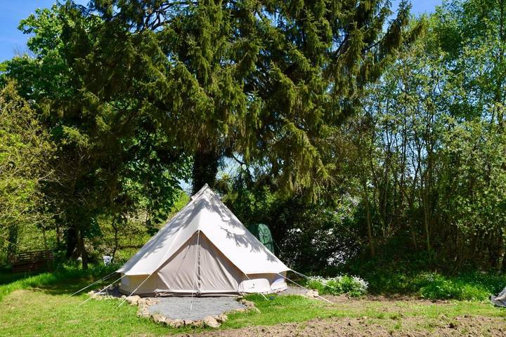 Tente pour 4 personnes, avec jardin et vue dans Mayenne