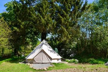 Tente pour 4 personnes, avec jardin et vue dans Mayenne