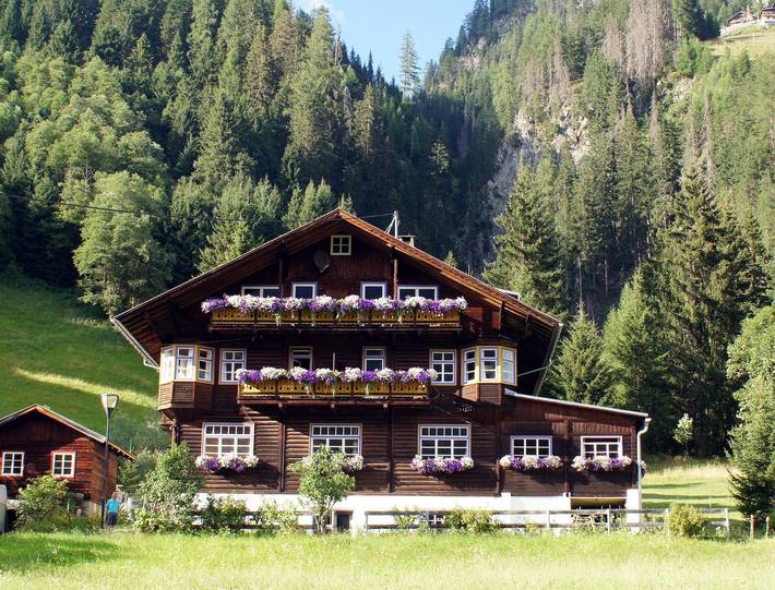 Ferienwohnung für 5 Personen, mit Balkon und Garten sowie Ausblick in Sankt Jakob in Defereggen