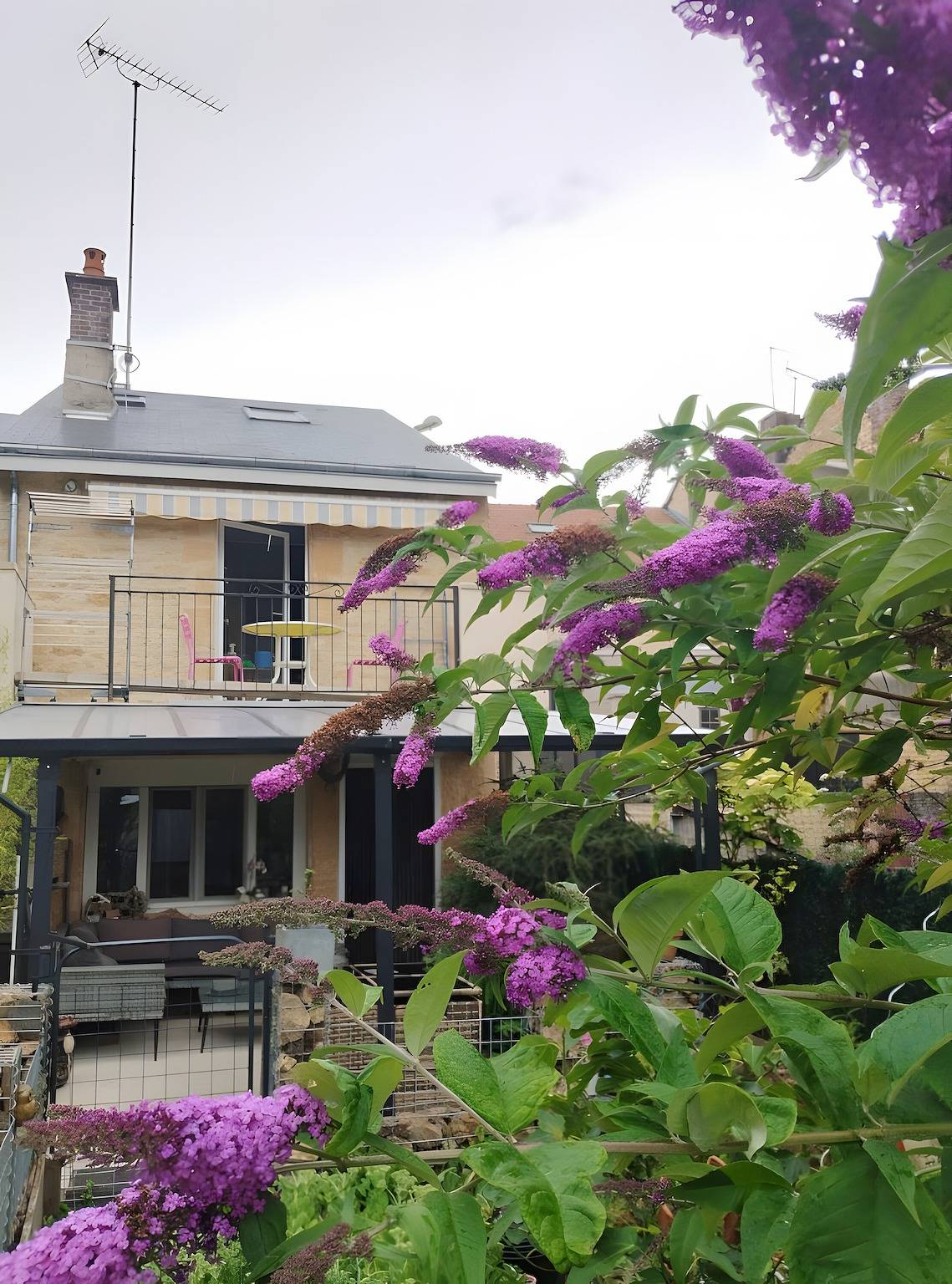 Maison de campagne « La Bergerie » avec terrasse, jardin partagés et Wi-Fi in Boulzicourt, Ardennes