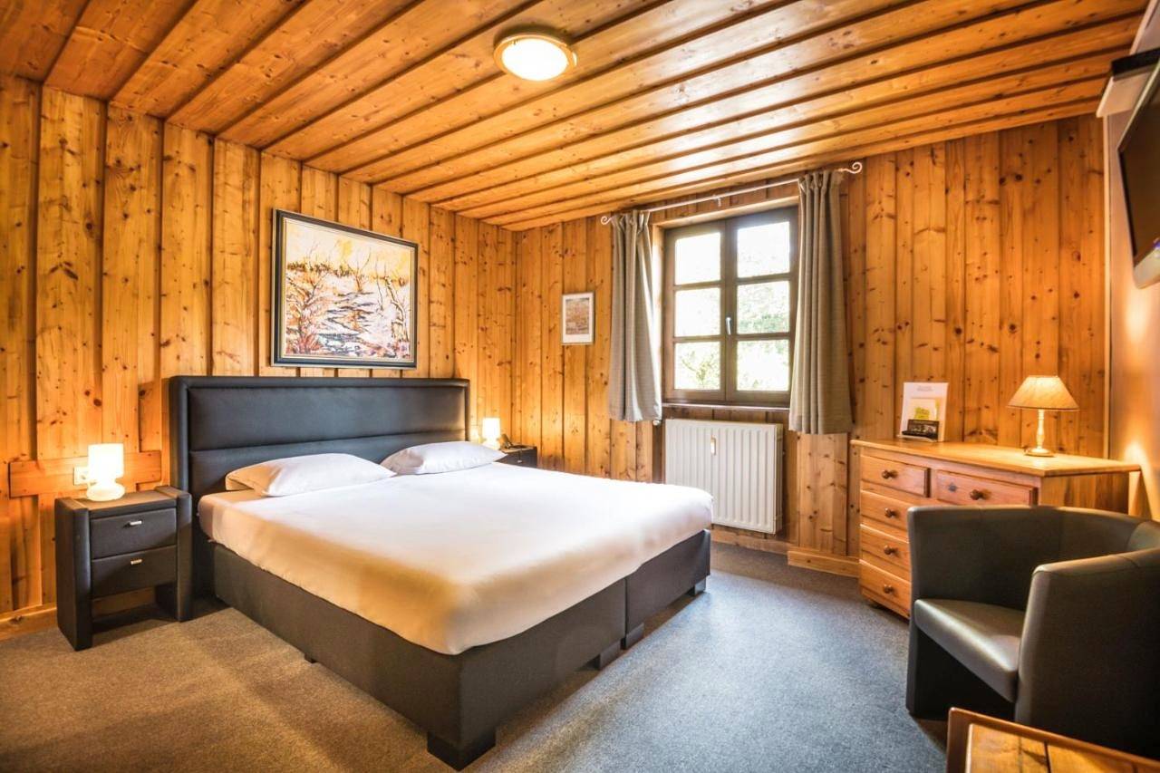Twin Room with Shared Bathroom in Canton de Clervaux