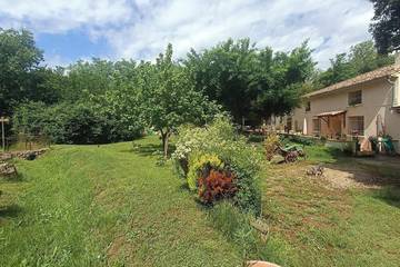 Gîte pour 2 personnes, avec jardin ainsi que terrasse et jacuzzi à Saint-Just-d'Ardèche