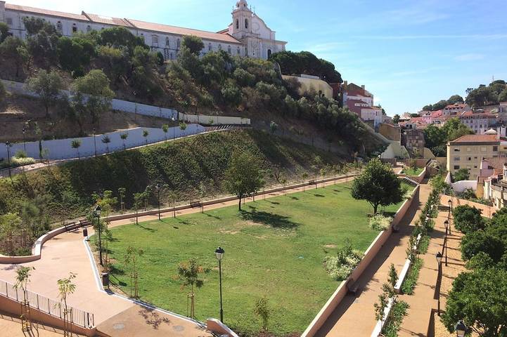 Vacation rental for 6 people, with terrace in Lisbon