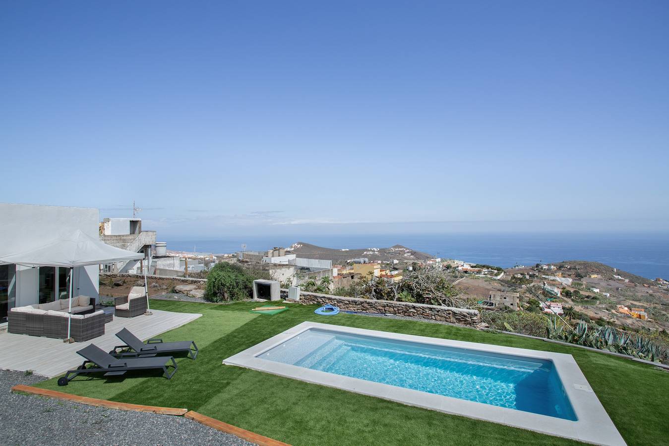 Vacation Villa 'Alegría' with Sea View, Private Pool and Wi-Fi in Santa María de Guía de Gran Canaria, North Gran Canaria