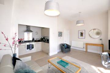 Log Cabin for 4 People in Torquay, Torbay, Photo 3