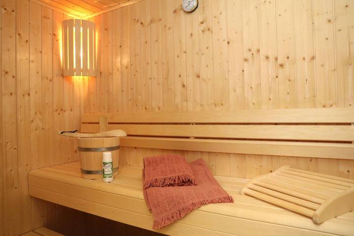 Ferienhaus für 6 Personen, mit Garten und Ausblick sowie Seeblick und Sauna im Waldecker Land - 4