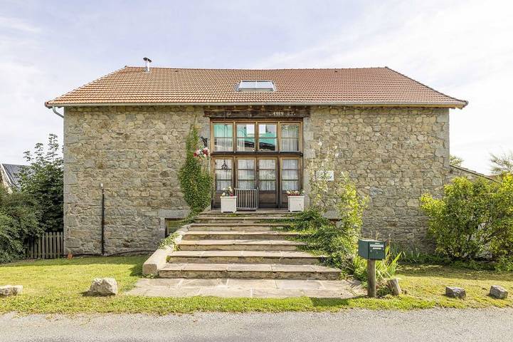 Location de vacances pour 16 personnes, avec jacuzzi et jardin à Gouttières