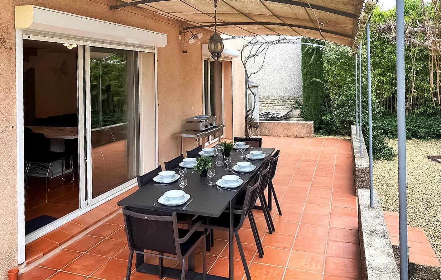 Oasis de Carpentras : Appartement de 145m2 avec climatisation, parking, piscine et internet in Carpentras, Parc naturel régional du Mont-Ventoux