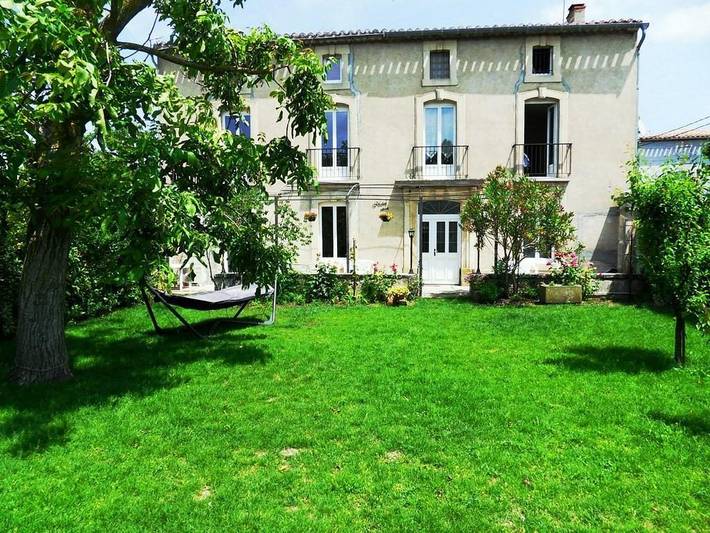 Gîte pour 6 personnes, avec terrasse et jardin