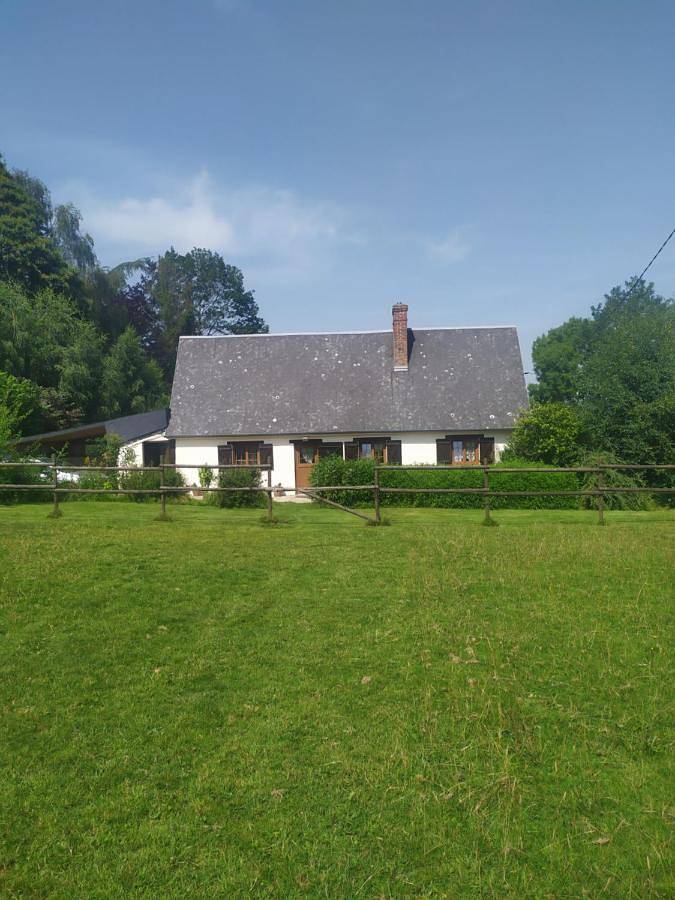 Location de vacances pour 3 personnes, avec vue et jardin à Les Grandes-Ventes