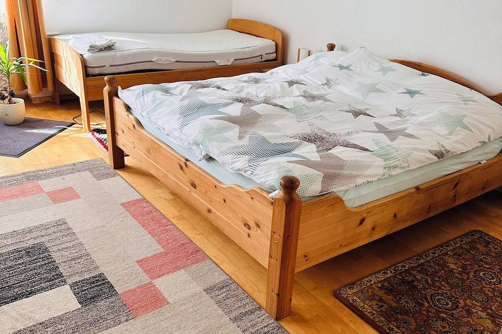 Ganze Wohnung, Wunderschöne Fewo mit Terrasse und Blick auf den Belchen, bis zu 5 Personen in Untermünstertal, Münstertal