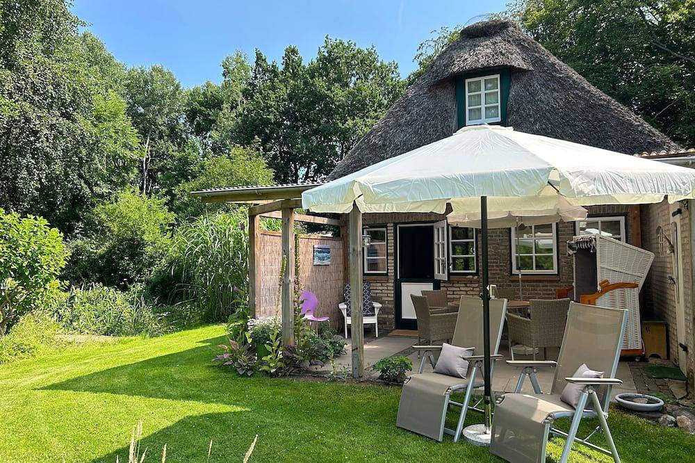 Kleines Reethaus mit liebevoller Einrichtung und Garten - Kleines Reethaus in Silberstedt, Grünes Binnenland
