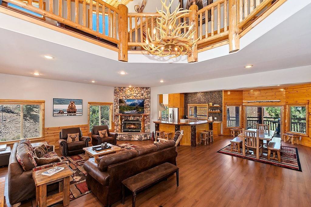 Windsong Retreat: Luxuriös! Panoramablick! Whirlpool! Internet! Master-Suite! Game Table! in Big Bear Lake, San Bernardino County