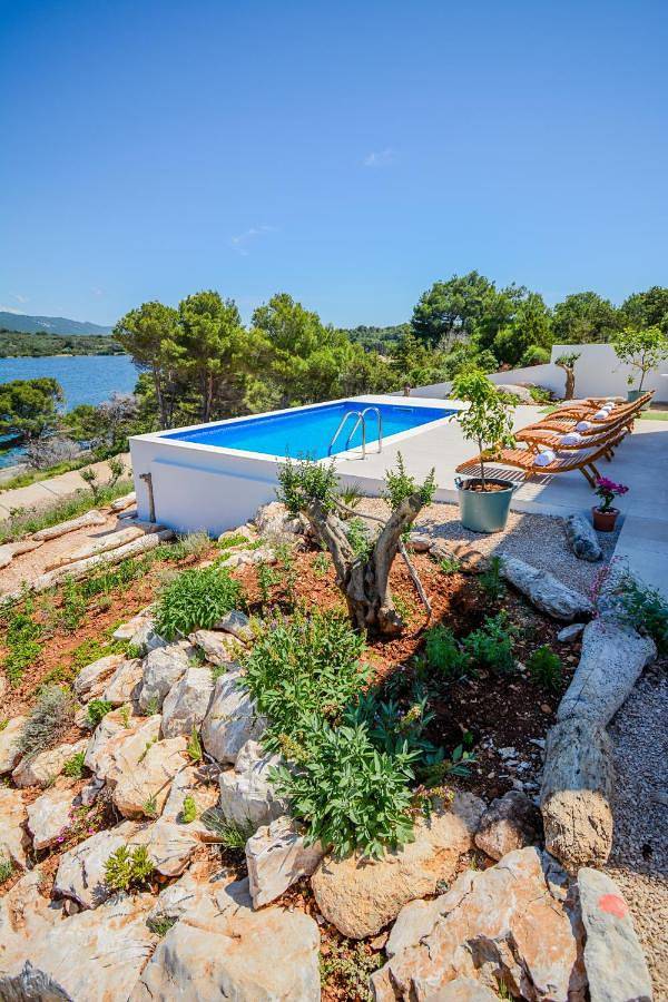 Villa pour 6 personnes, avec vue ainsi que piscine et balcon à Sali - 4