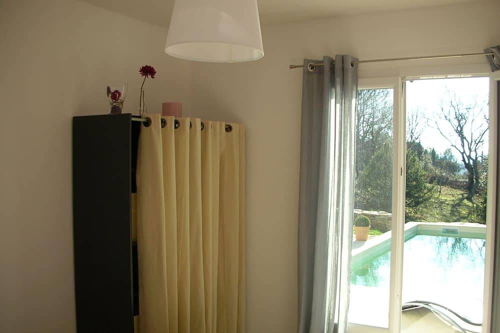 New air-conditioned house, swimming pool, Wifi, exceptional view of the Cévennes. in Barjac, Alès region