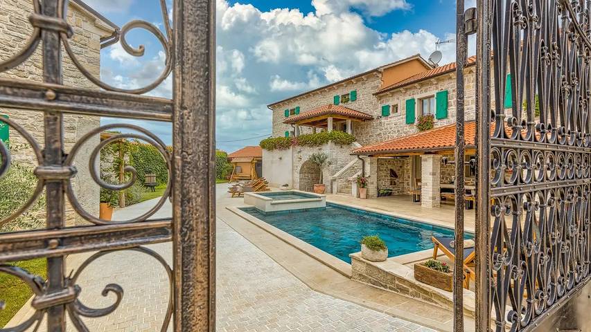 Villa pour 12 personnes, avec jardin et balcon ainsi que jacuzzi et piscine à Selina