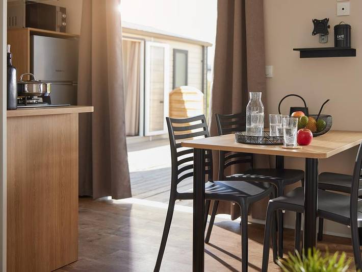 Flower Camping Le Kerleyou - Mobilhome 6 personnes - Homeflower Premium 35m² - 3 chambres + terrasse couverte 21m² + Clim + Tv + draps + serviettes 6 pers. in Douarnenez, Iroise