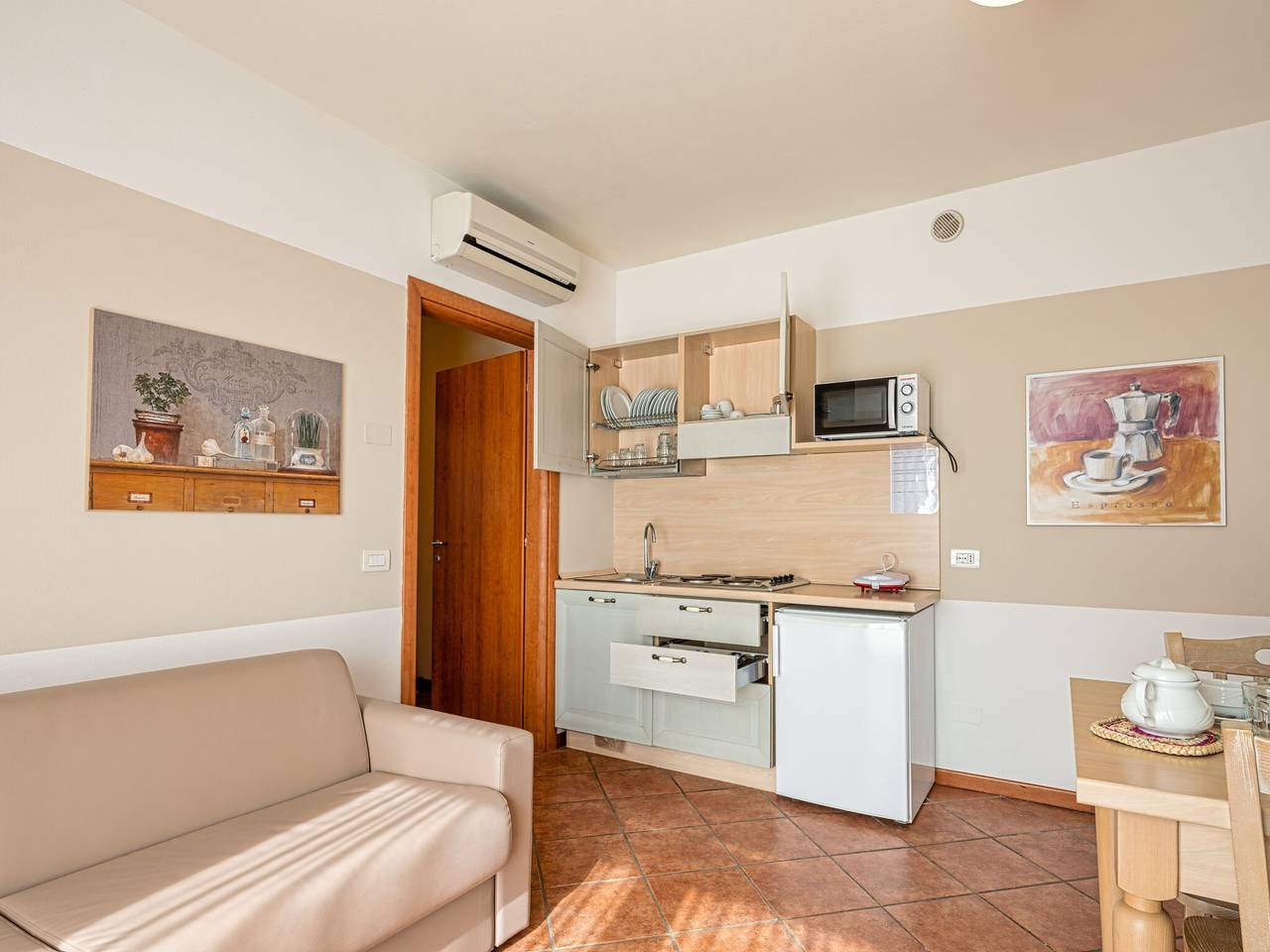 Entire apartment, Apartment in the Residence Eden in Peschiera in Castelnuovo del Garda, Garda Mountains