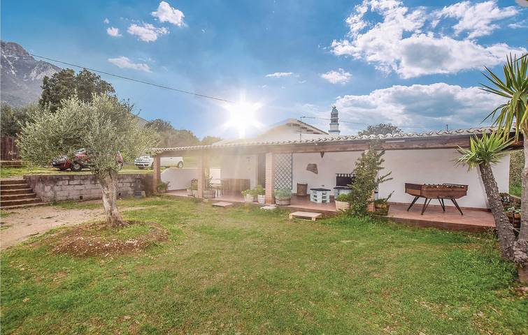 Appartamento sul fiume Cedrino: AC, Cucina, Parcheggio e Pesca in Oliena, Barbagia