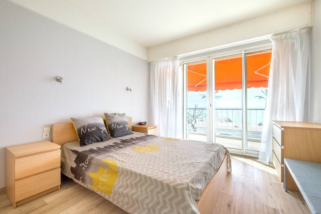 Appartement entier, Appartement 'Angelina' avec vue sur la mer, balcon et Wi-Fi in Cros de Cagnes, Cagnes-sur-Mer
