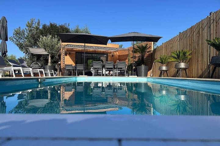Gîte pour 4 personnes, avec Jacuzzi et Terrasse ainsi que Jardin et Piscine