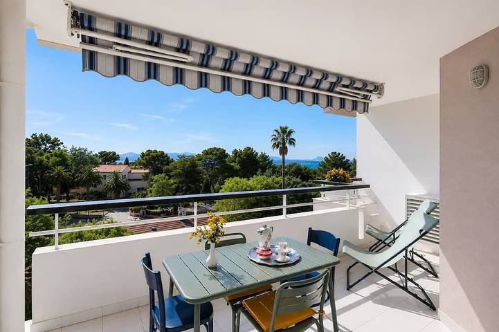 Gîte pour 2 personnes, avec terrasse et piscine, animaux acceptés dans Calanque du Fournas