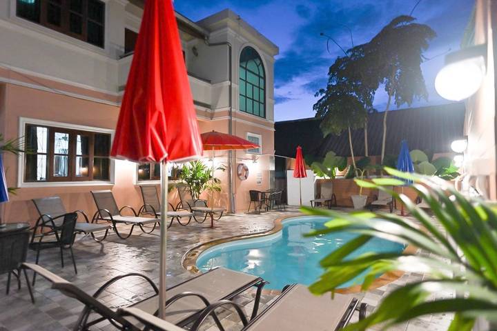 Hôtel pour 10 personnes, avec sauna ainsi que piscine et jardin