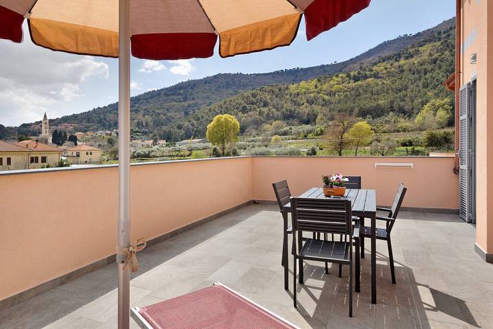 Appartamento intero, Appartamento vacanze "Antichi Ricordi - Le Giare" con 2 balconi, piscina condivisa e Wi-Fi in Andora, Riviera di Ponente