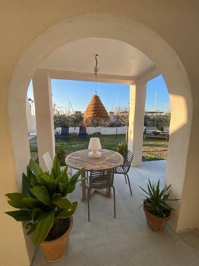 Appartement entier, Sur le port des Saintes in Saintes-Maries-de-la-Mer, Côte méditerranéenne (France)