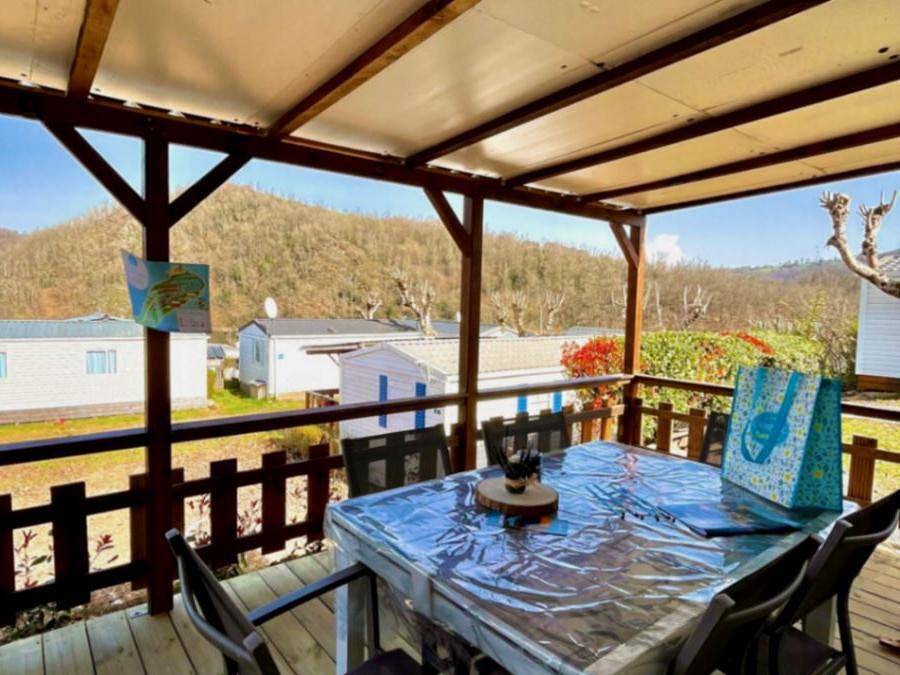 Camping Paradis - Village De Vacances La Gineste - Mobilhome 4 personnes - Cottage in Arnac, Région d'Aurillac