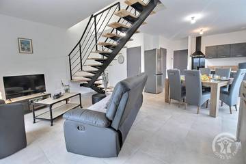 Gîte pour 4 personnes, avec terrasse ainsi que vue et jardin à Plouvara